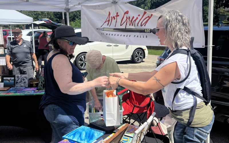 2025-08-23-ArtInThePark-KinaStringfellow-FundraisingCanvases_6390