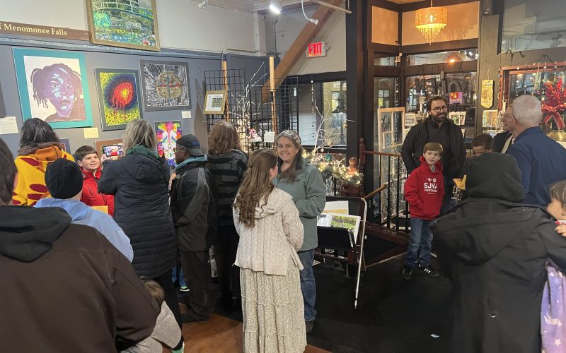 2025-11-10-YoungAtArt-Crowd-8248